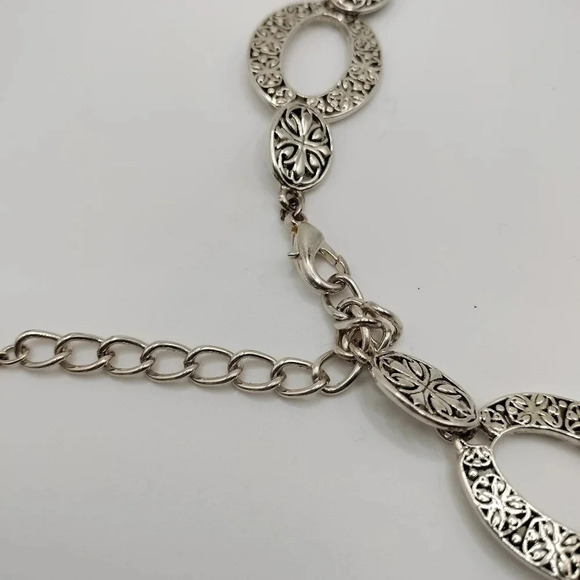 Filigree Design Oval Pendant Link Chain Lobster Clasp Silver Tone Necklace - Picture 5 of 10